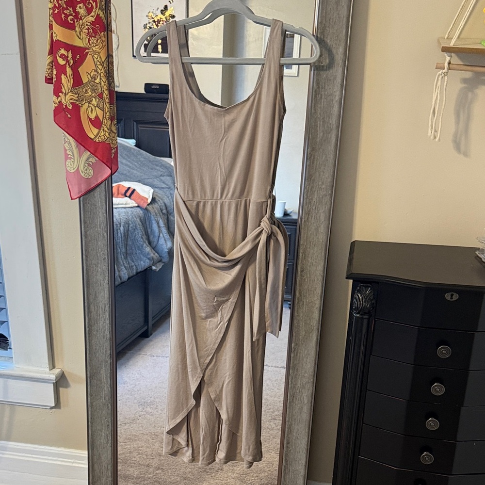 Elegant Beige Sleeveless Dress